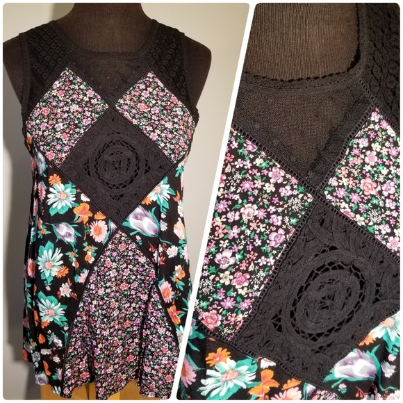NWT Umgee flowy floral lace cutout sleeveless top - Picture 2 of 13